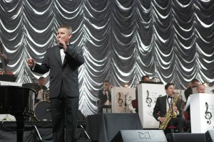 Entertainer Tom Burlinson performs at the gala dinner